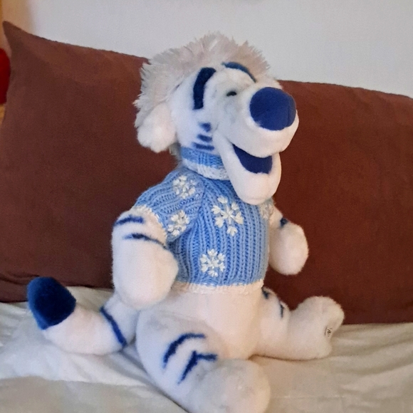 Disney Store Exclusive Blue/White Tigger - Picture 1 of 11